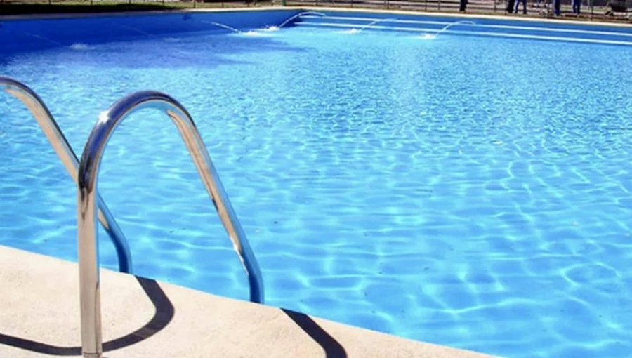 Tragedia familiar en Olmué: Niño de 2 años murió tras permanecer más de 15 minutos en el fondo de una piscina