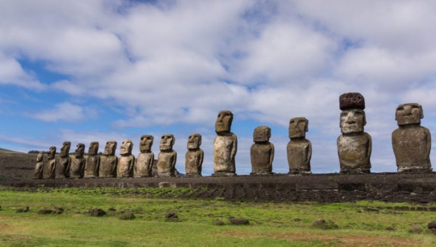 Revuelo mundial por hallazgo de un nuevo moai sepultado en lago seco de Rapa Nui