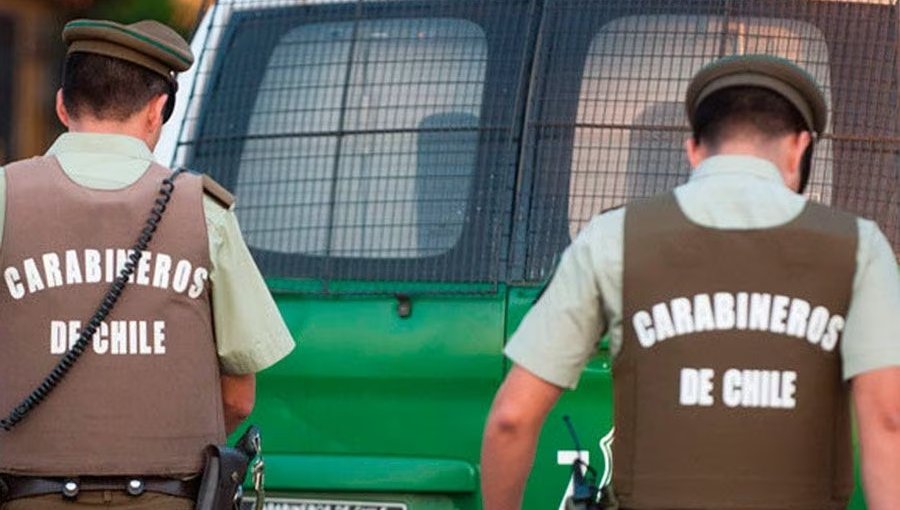 Delincuentes que escapaban en vehículo robado en Reñaca fueron detenidos en Troncal Sur: colisionaron con barrera de contención