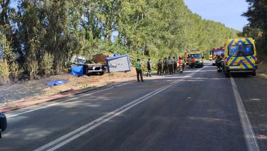 Colisión entre vehículo y camión deja dos personas fallecidas y quemadas en ruta que une Valdivia con Mariquina