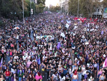 Documentalistas griegas fueron víctimas de millonario robo en Las Condes: registrarían la conmemoración del 8M
