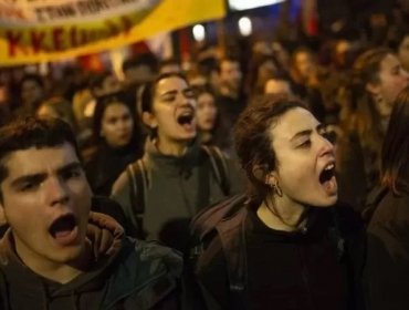 Manifestantes se tomaron las calles de Grecia para protestar por el choque de trenes que dejó al menos 57 fallecidos