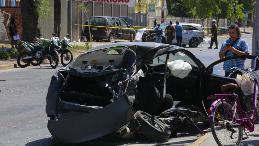 Persecución policial terminó con 4 heridos por choque y 3 detenidos en Santiago