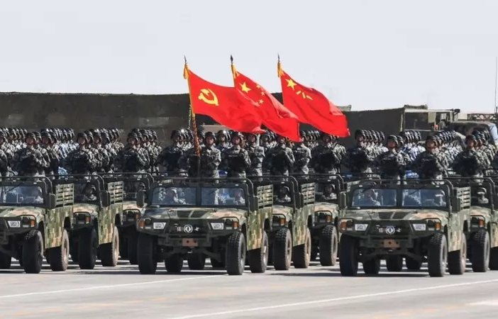 China aumenta su presupuesto militar en más de un 7% este año y advierte de "crecientes amenazas"