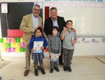 Más de 4 mil estudiantes de Limache recibieron kits con útiles y textos escolares