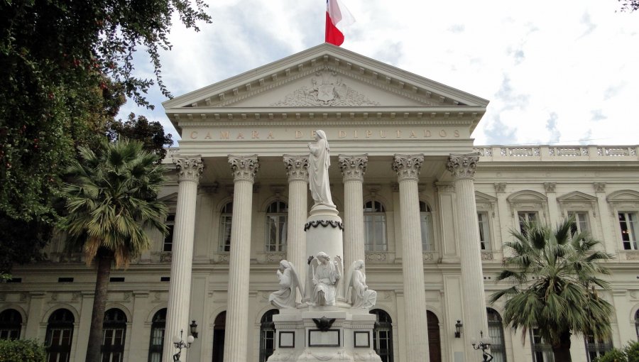 Comisión Experta inicia sus funciones con íntima ceremonia y elección de presidente