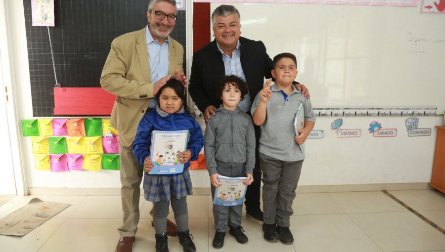 Más de 4 mil estudiantes de Limache recibieron kits con útiles y textos escolares