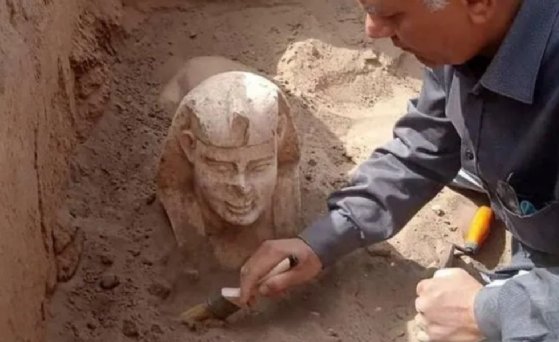 Descubren en Egipto una curiosa esfinge "sonriente": se cree que representa al emperador romano Claudio