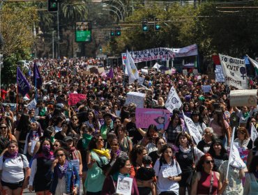 El 74% cree que en Chile existe desigualdad contra la mujer en lo político, económico y social, según encuesta Ipsos
