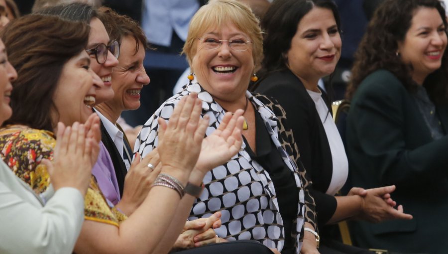 Michelle Bachelet y Día de la Mujer: "Tenemos deudas y desafíos, todavía hay mucho por avanzar"