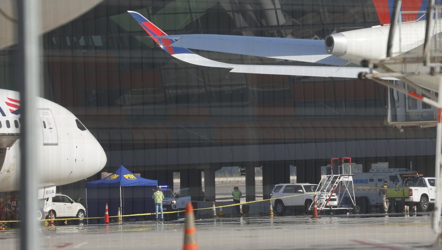 Gobierno informó que se identificaron a "dos personas que pudieran estar vinculadas" en robo frustrado en aeropuerto de Santiago