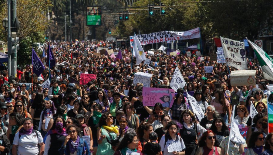 El 74% cree que en Chile existe desigualdad contra la mujer en lo político, económico y social, según encuesta Ipsos