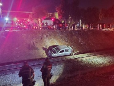 Vehículo robado en portonazo protagonizó accidente de tránsito en Cerrillos: cayó a un costado de la vía férrea