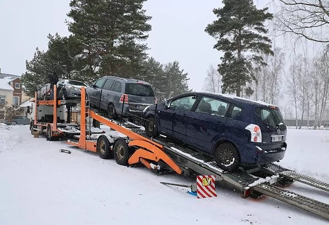 Por qué Letonia está enviando a Ucrania los autos de los conductores sancionados por manejar borrachos