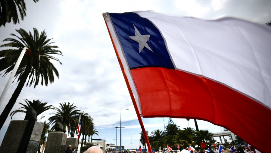 Banderazos y concentraciones: Así fue el lanzamiento de campaña de los candidatos al Consejo Constitucional por la Quinta Región