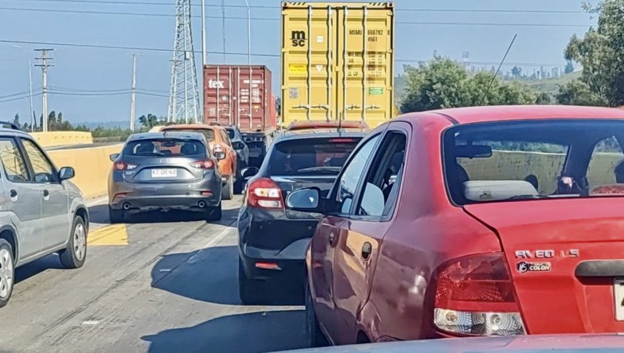 Camión del aseo colisiona con otra máquina pesada en el camino La Pólvora de Valparaíso