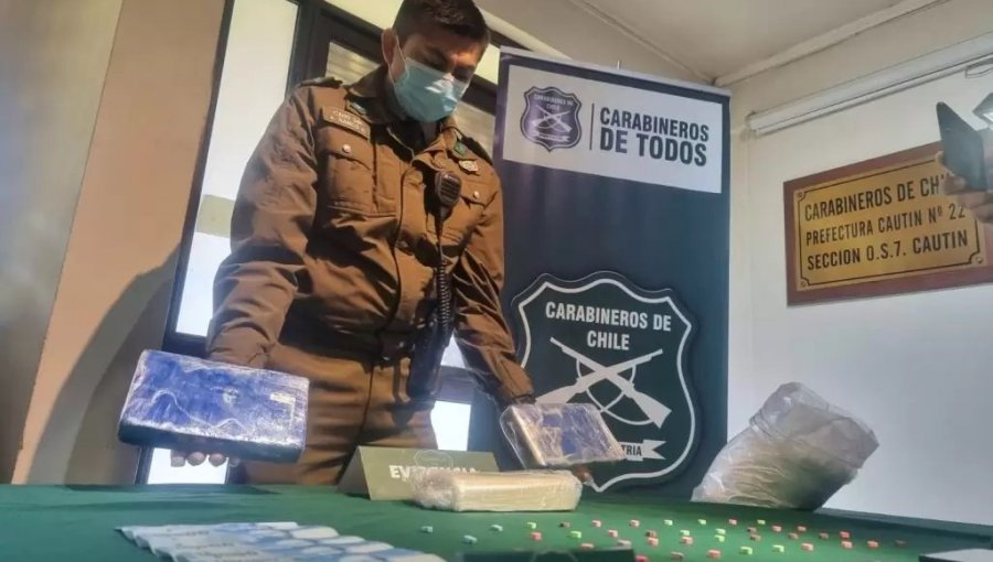Detienen en Perquenco a cubano que trasladaba droga: Colgó pinos aromatizantes para que perros no detectaran las sustancias