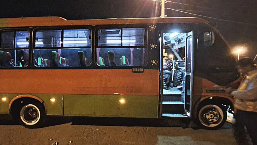 Fiscalización nocturna permitió retirar de circulación un bus pirata que circulaba con pasajeros en Viña del Mar