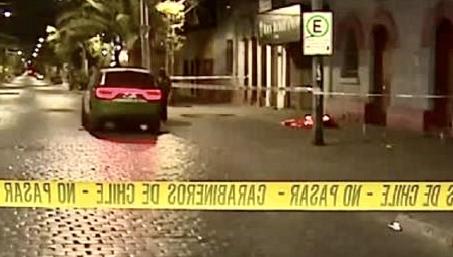 Investigan nuevo homicidio en el centro de Santiago: hombre recibió tres disparos por la espalda