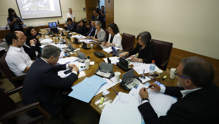 Comisión de Hacienda del Senado aprobó y despachó a Sala el proyecto que reduce la jornada laboral a 40 horas