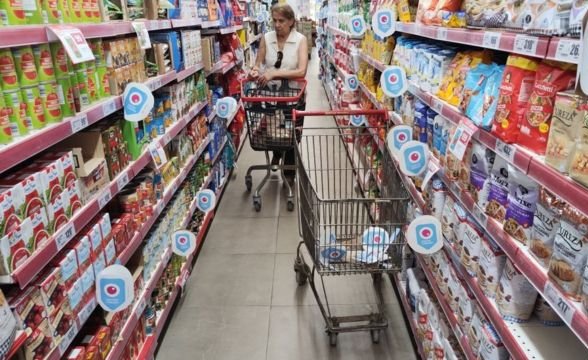 Inflación del 100% y otras cifras que muestran la grave situación económica en Argentina