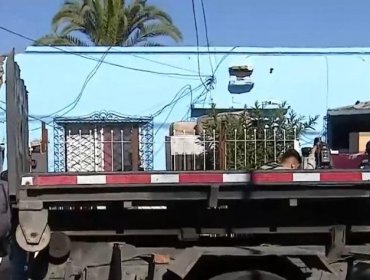 Desalojo de vivienda tomada por extranjeros termina con dos detenidos e incautación de drogas y armas en Estación Central