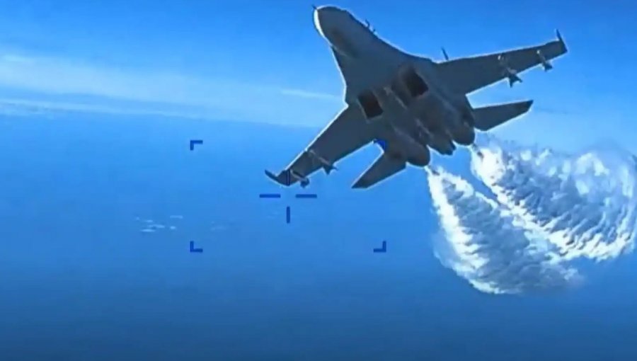 Ejército estadounidense publica registro que muestra el momento del choque entre su dron Reaper y un avión militar ruso