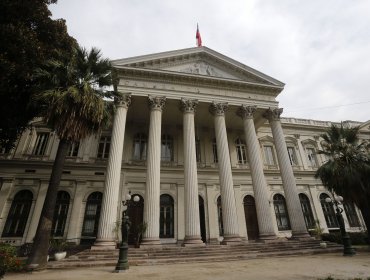 Avanza proyecto que autoriza sesiones en Santiago: Diputados de Valparaíso creen que es el primer paso para trasladar al Congreso