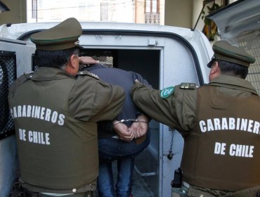 Detienen a acusados de secuestrar y amenazar con armas a mujeres en Estación Central: sujetos tienen amplio prontuario