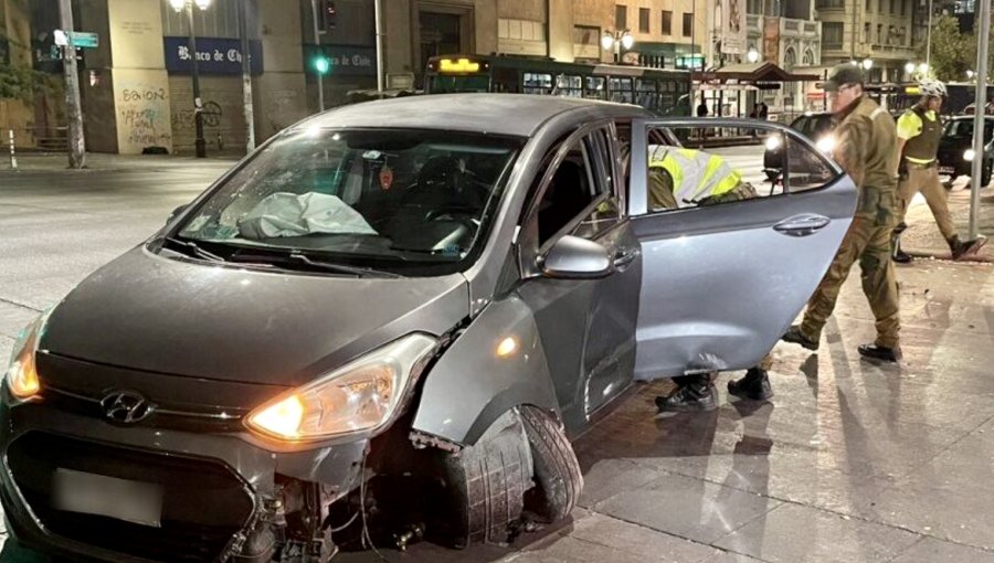 Conductor protagoniza accidente de tránsito frente al palacio de La Moneda: habría tenido hálito alcohólico