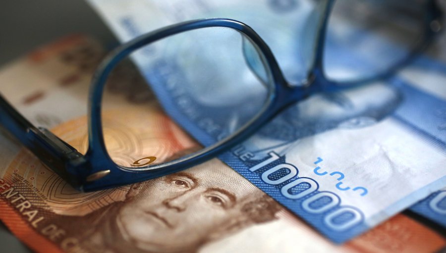 Ex presidente del Banco Central propone eliminar los billetes en Chile: "Todo debería ser digital"