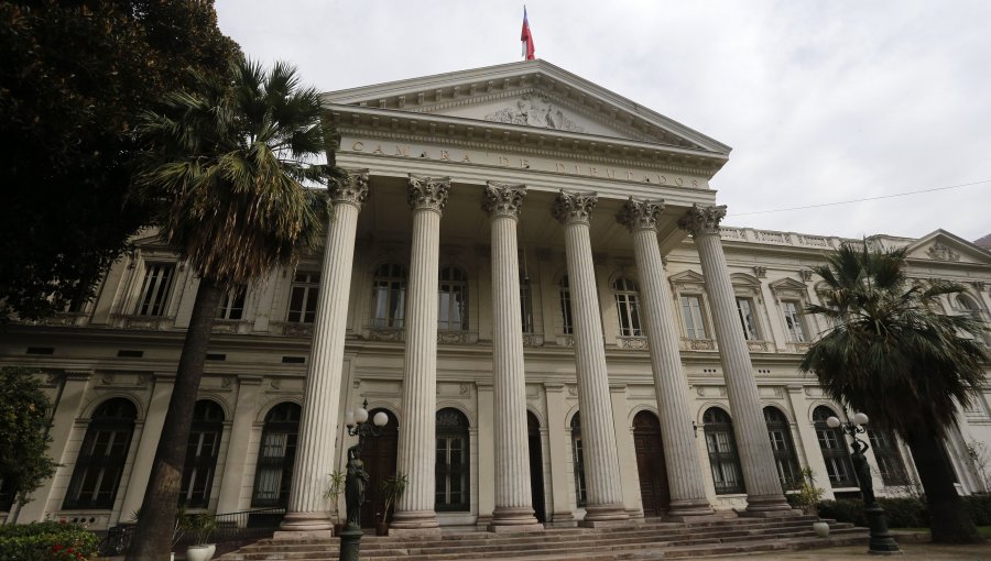 Avanza proyecto que autoriza sesiones en Santiago: Diputados de Valparaíso creen que es el primer paso para trasladar al Congreso