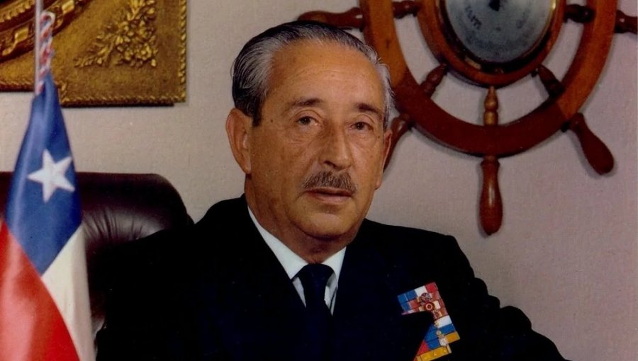 Ordenan a la Armada retirar retratos y fotografías de José Toribio Merino de dependencias de la institución