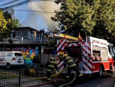 Incendio dejó al descubierto una casa con drogas, munición de guerra y vehículos robados en Conchalí