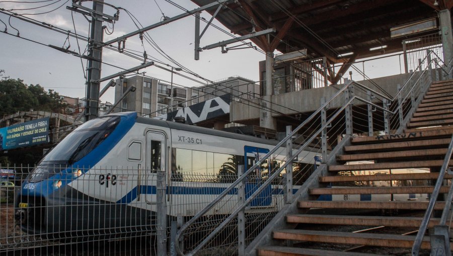 Dos hombres fueron detenidos por rayar vagón en Estación Portales del Metro de Valparaíso