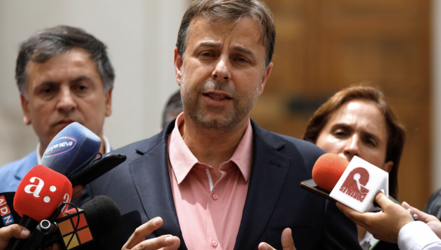 Codina emplazó al Mineduc después de incidente en colegio de Puente Alto: "La violencia se está instalando"