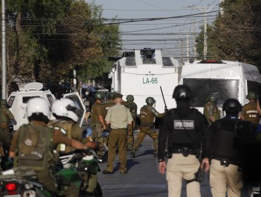 Lanzan piedras a Carabineros durante operativo por demolición de cuarta narco-casa en La Florida