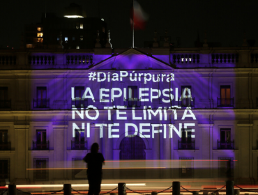 La Moneda se iluminó ad portas del Día Púrpura de la Epilepsia