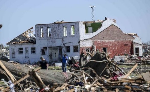 Las imágenes de la devastación en Mississippi tras el paso del tornado que dejó al menos 26 muertos