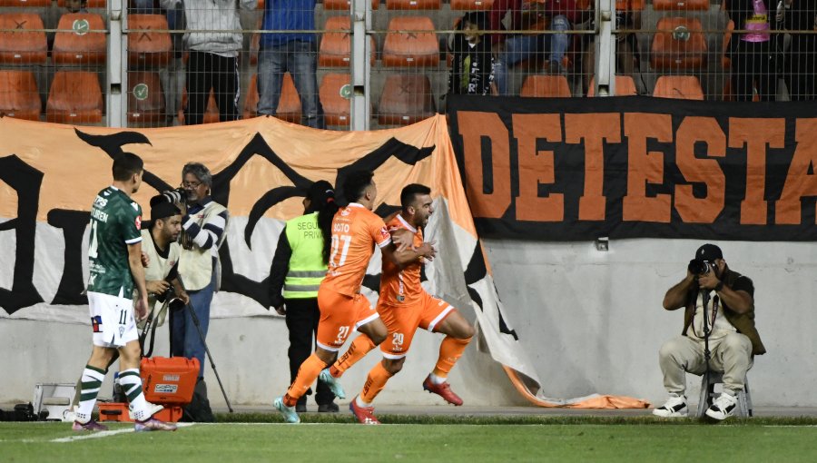 Cobreloa escala posiciones tras hacerse fuerte de local y derrotar a Santiago Wanderers en la Primera B