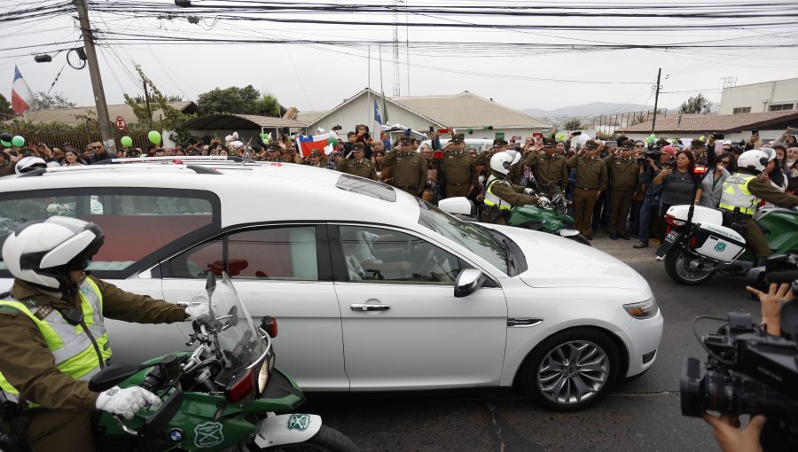 Cortejo fúnebre de la sargento de Carabineros asesinada en Quilpué llegó a la Tenencia El Belloto