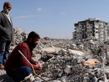 Las familias que semanas después del terremoto en Turquía aún buscan a sus seres queridos