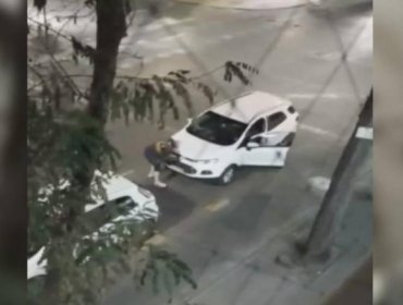 Conductor desconectó la batería de su auto para evitar robo en el centro de Santiago