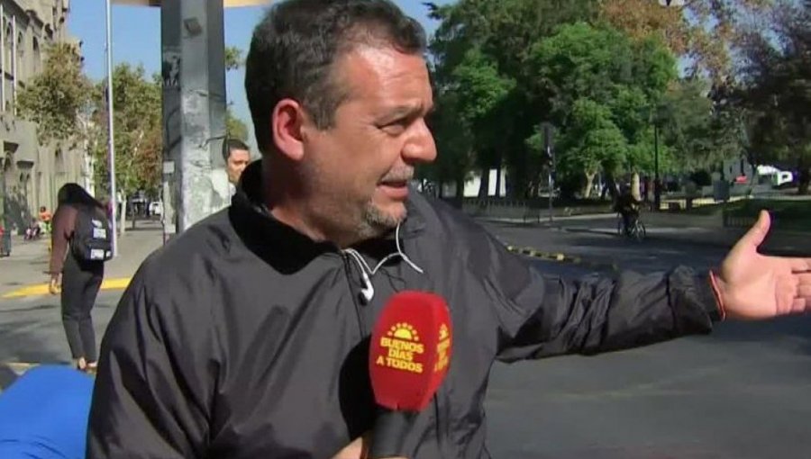Periodista de matinal de TVN fue agredido mientras cubría manifestación en Santiago: "Es una situación cobarde"