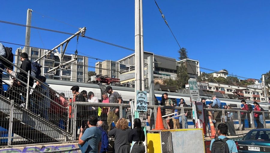 Una persona se precipitó a las vías del Tren Limache – Puerto en la estación Portales de Valparaíso