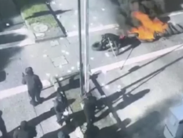 Encapuchados atacaron con bombas molotov sucursal de empresa Telsur en Temuco