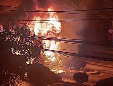 Dos buses acabaron quemados en Villa Francia por el actuar de encapuchados