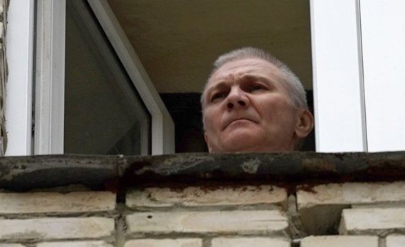 Huye el padre ruso condenado a dos años de cárcel después de que su hija hiciera un dibujo contra la guerra de Ucrania