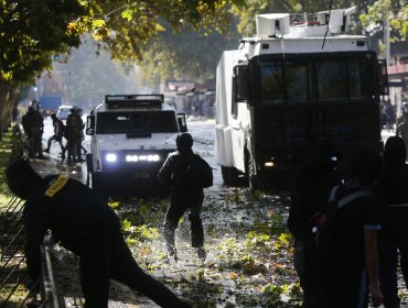 27 detenidos por incidentes en Santiago por el Día del Joven Combatiente: grupo se acercó a la casa del presidente Boric