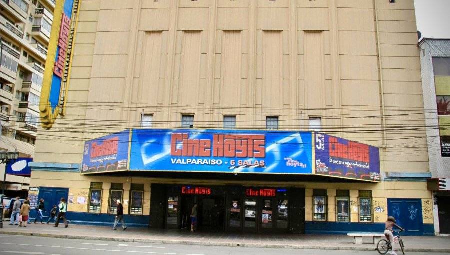 Fracasa intento para transformar dependencias del Cine Hoyts de Valparaíso en un gran espacio cultural: edificio albergará nuevo "mall chino"